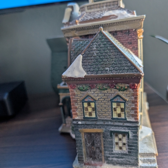 Charming Ceramic Train Station Decor - Picture 3 of 9